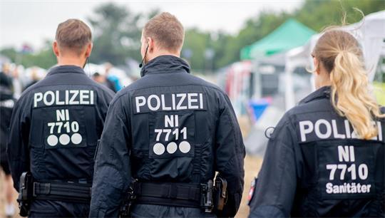 Immer mit dabei: Zahlreiche Einsatzkräfte sorgen auf dem Deichbrand Festival für Sicherheit.