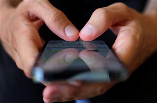 Immer weniger Menschen haben ihr aktuell genutztes Smartphone erst vor kurzer Zeit gekauft.