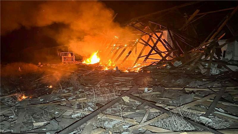 Immer wieder beschießt Russland nachts die ukrainische Großstadt Charkiw nahe der Grenze (Archivbild)