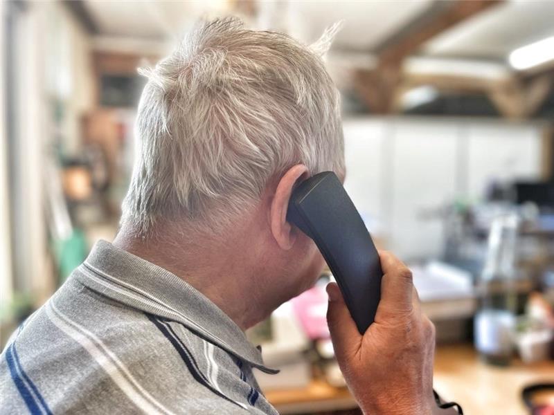 Dubioser Pflegeservice: Senioren werden am Telefon übers Ohr gehauen Immer wieder fallen Senioren auf die Masche des Pflegeservice Smart herein. Foto: Richter