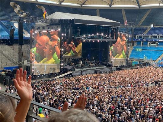 Immer wieder fangen die Kameras das Bild von Martin und Max Höger ein. Foto: Daniel Reinke