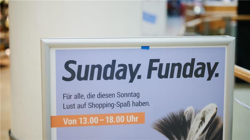 Debatte um Sonntagsruhe: Digitale Märkte auf dem Vormarsch Immer wieder gibt es die Möglichkeit, sonntags einkaufen zu gehen. (Archivbild)