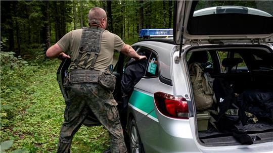 Immer wieder greifen polnischer Grenzschützer Menschen auf, die es über die Grenze nach Polen geschafft haben. (Archivbild)