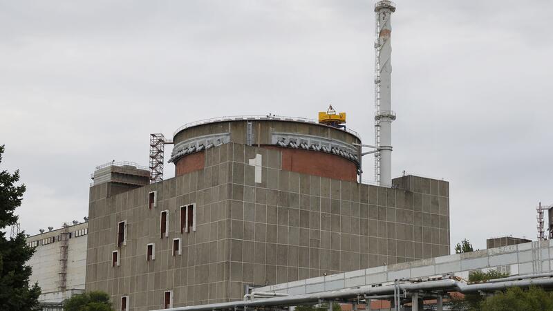 Brand im Kühlsystem von AKW Saporischschja Immer wieder im Visier der Kriegsgegner: Das Atomkraftwerk Saporischschja in der Südukraine. (Archivbild)