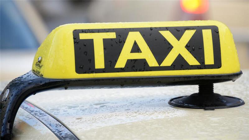 „Illegales Taxi-Treiben“ im Kreis Cuxhaven – Kontrollen verstärkt Immer wieder kommt es zu Konflikten zwischen Taxifahrern und Mietwagen. Der Landkreis kontrolliert regelmäßig bei Groß-Veranstaltungen wie dem Deichbrand-Festival, um Verstöße gegen die Beförderungsvorschriften zu ahnden.