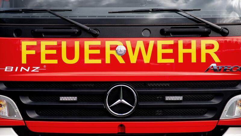 Immer wieder werden Rettungskräfte Opfer von Angriffen. (Symbolbild)