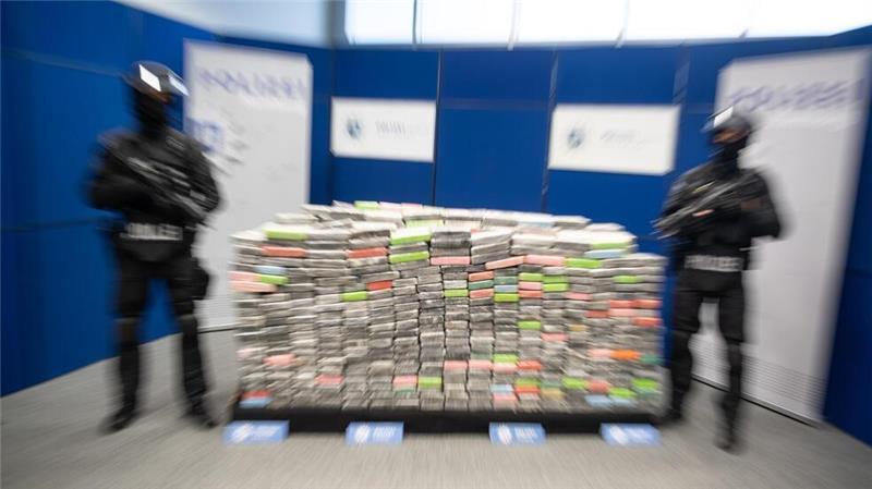 Immer wieder werden spektakuläre Drogenfunde in den Häfen präsentiert. Aber die Dunkelziffer ist beim Kokainschmuggel hoch. Deshalb hoffte man auf Hinweise der Hafenarbeiter.