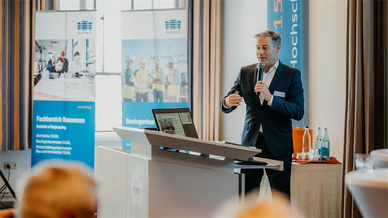 Experten in Buxtehude: Bringt der Bauturbo mehr bezahlbare Wohnungen? Immobilienanalyst Prof. Dr.Thomas Beyerle: „Mieten werden bis 2030 steigen.“
