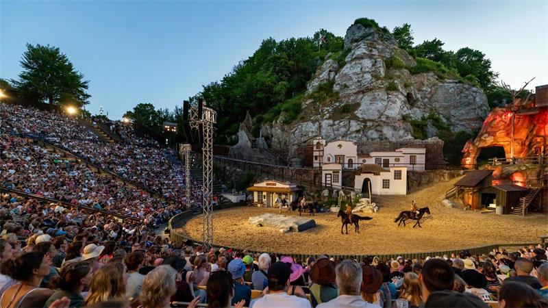 Imposante Kulisse: die Kalkberg-Arena in Bad Segeberg.