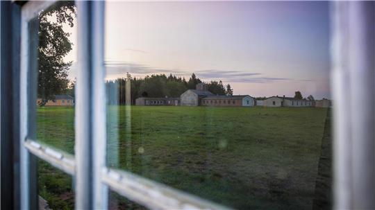 Impression aus der Gedenkstätte des ehemaligen Kriegsgefangenenlagers Sandbostel. An jedem zweiten und vierten Sonntag im Monat finden öffentliche Rundgänge statt. Foto: Arnd Hartmann