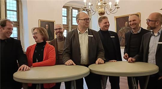 In 2024 wird einiges passieren: Jens Bossen (von links), Birgit Pergande, Erster Stadtrat Lars Kolk, Bürgermeister Sönke Hartlef, Stadtrat Carsten Brokelmann, Claus-Sören Torborg und Tjorven Plate.