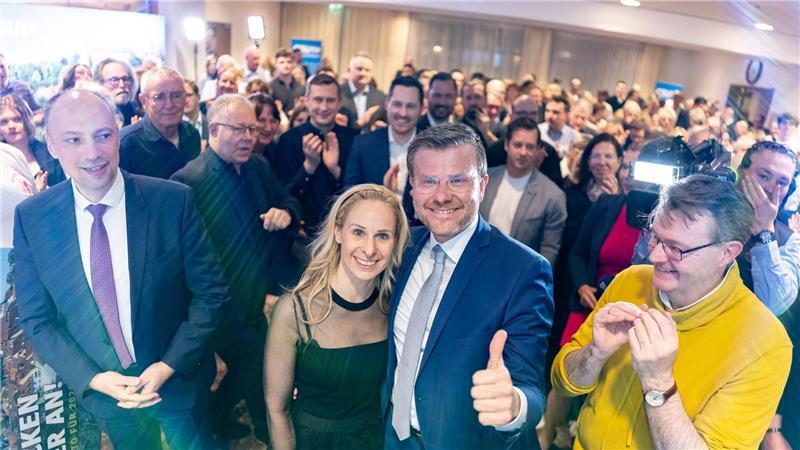 In Bayerns zweitgrößter Stadt Nürnberg kommt es zur Stichwahl, in die Amtsinhaber Marcus König (CSU) einzieht. 