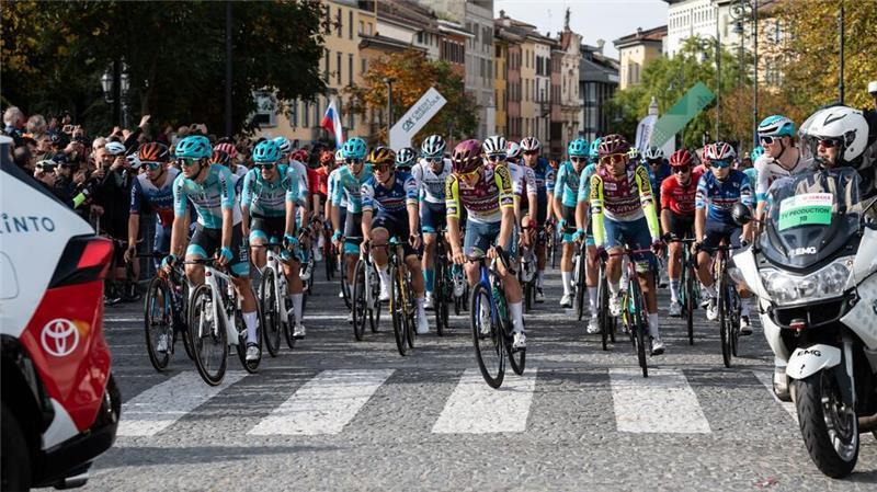 Coppi-Rekord egalisiert: Pogacar gewinnt Lombardei-Rundfahrt In Bergamo fiel der Startschuss für den letzten Höhepunkt des Radsport-Jahres 2024.