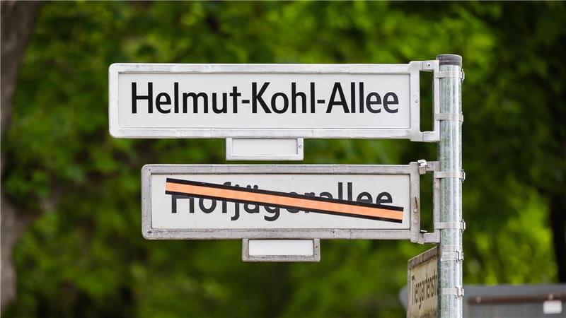 In Berlin trägt eine Allee nun den Namen von Helmut Kohl.