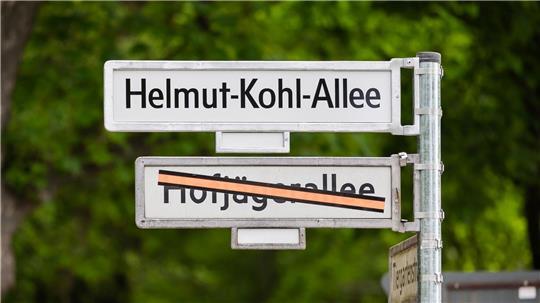 In Berlin trägt eine Allee nun den Namen von Helmut Kohl.