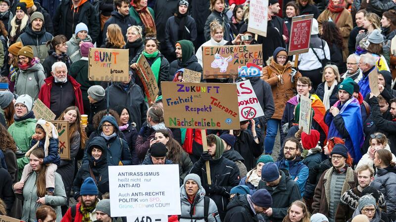 In Bremen demonstrierten laut Polizei zeitweise etwa 16.500 Menschen.