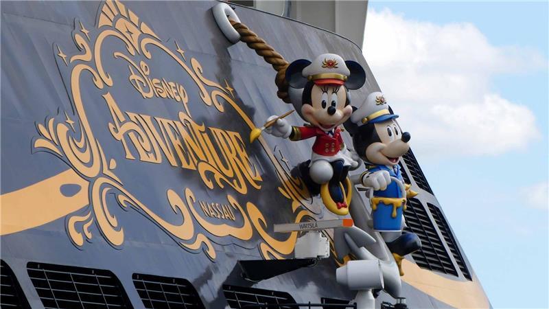 Detail der Disney Adventure mit Mickey und Minnie Mouse.