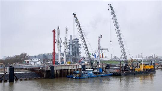 In Bützfleth an der Elbe entsteht der Anleger fürs FSRU und die LNG-Tanker.