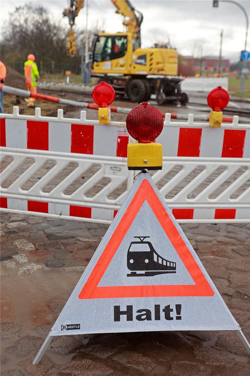 Bahnübergang in Buxtehude ist gesperrt In Buxtehude finden Bauarbeiten an mehreren Bahnübergängen statt (Symbolbild). Foto: Matthias Bein/dpa