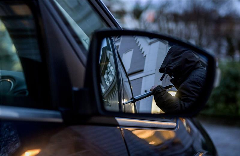 Autodiebe schlachten BMW in Buxtehude aus In Buxtehude hatten es Diebe am vergangenen Wochenende auf die Innenausstattung eines BMW abgesehen. (Symbolbild)