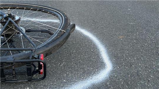 In Buxtehude ist ein Fahrradfahrer mit einem Opel zusammengestoßen (Symbolbild).