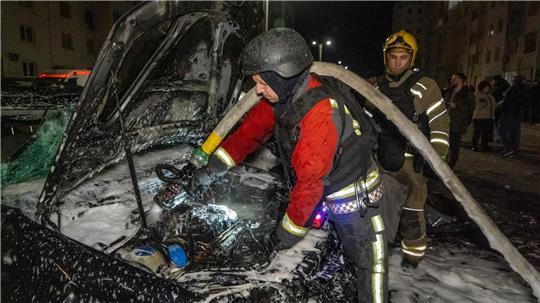 In Charkiw wurde ein Wohnviertel von russischen Drohnen getroffen.