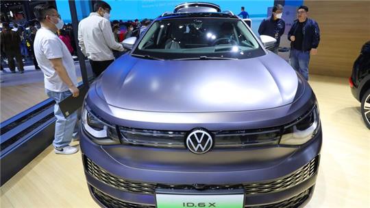 In China entwickelt sich der Markt rasant in Richtung smarter Elektroautos. Im ersten Quartal hat der Volkswagen Konzern in China nach eigenen Angaben 693.600 Fahrzeuge an Kunden ausgeliefert.