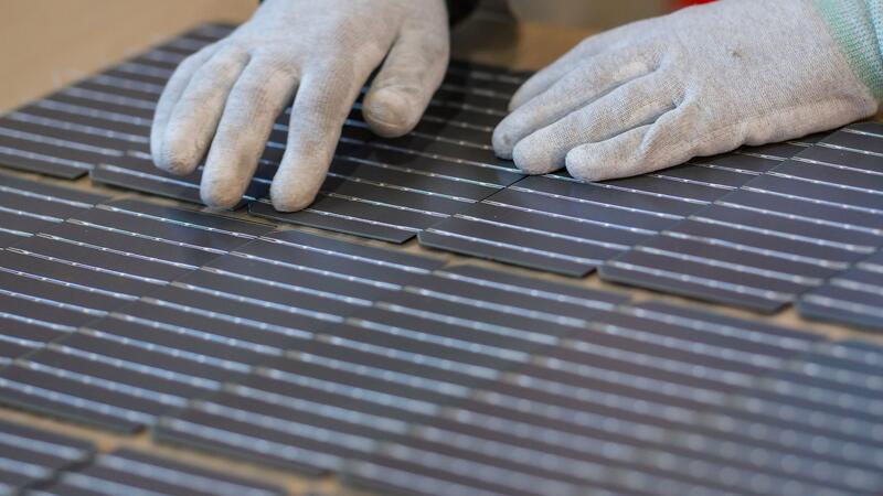 IWH lehnt Subventionen für Solarbranche ab In China werden viele Solarmodule produziert.
