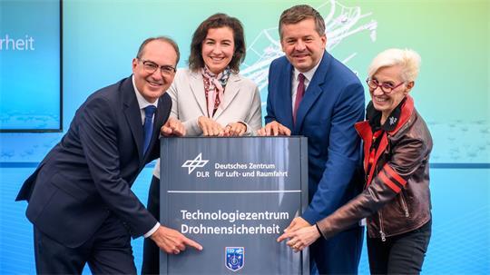 In Cochstedt ist ein neues Technologiezentrum für Drohnensicherheit eröffnet worden.