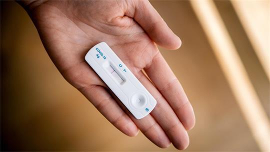 In Corona-Zeiten haben sich viele fleißig selbst getestet. Antigen-Schnelltests können auch jetzt noch unter bestimmten Umständen eine gute Idee sein.