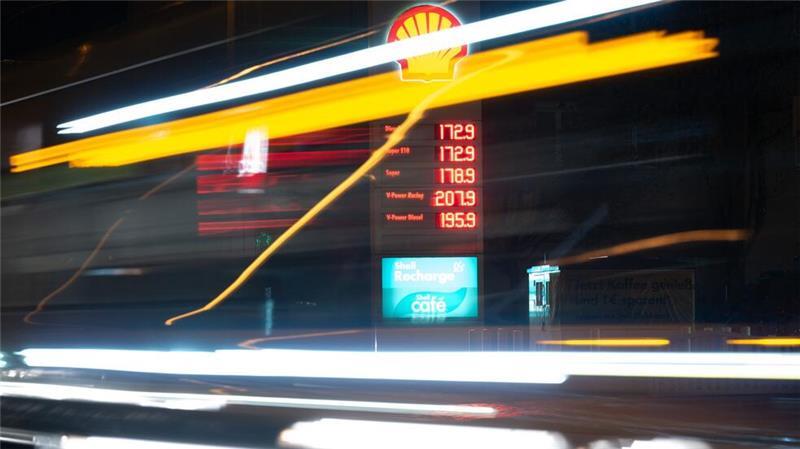 In Cuxhaven ist eine Shell-Tankstelle überfallen worden. (Symbolbild)
