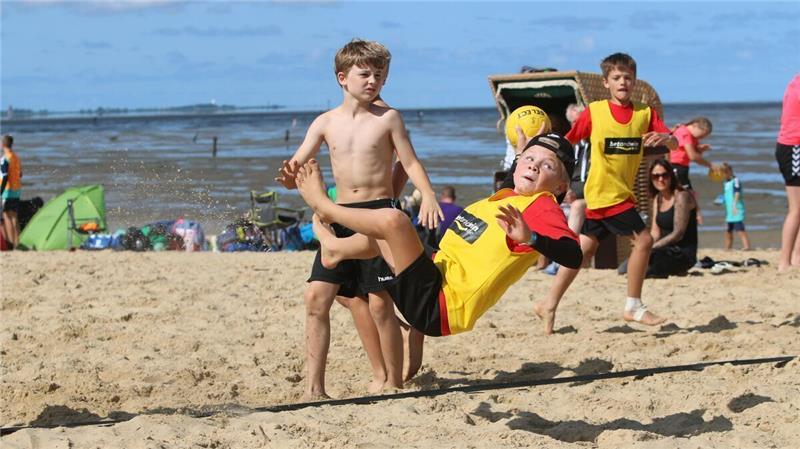 In Cuxhaven verwandelt sich auch der Nordseestrand in eine große Arena für Beachsportarten. Foto: Unruh