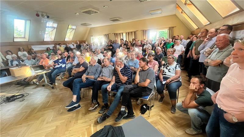 Vollsperrung in Dammhausen: CDU will A26-Anschlussstelle Buxtehude öffnen In Dammhausen wohnen 800 Menschen. Zur Info-Veranstaltung waren 150 gekommen.