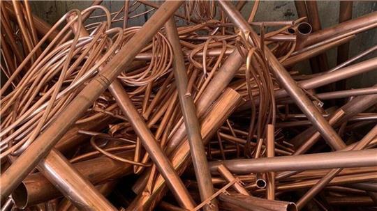 In Deinste verursachten die Kupfer- und Metalldiebe einen Schaden von mehr als 1000 Euro. (Symbolbild)
