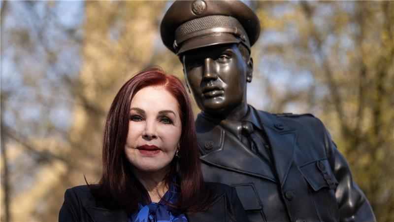 Priscilla Presley wird 80 - Elvis ist immer noch präsent In Deutschland begann ihre Romanze mit Elvis Presley.