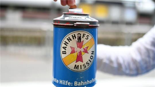 In Deutschland gehen die Zahl der Spender und das Spendenvolumen zurück.