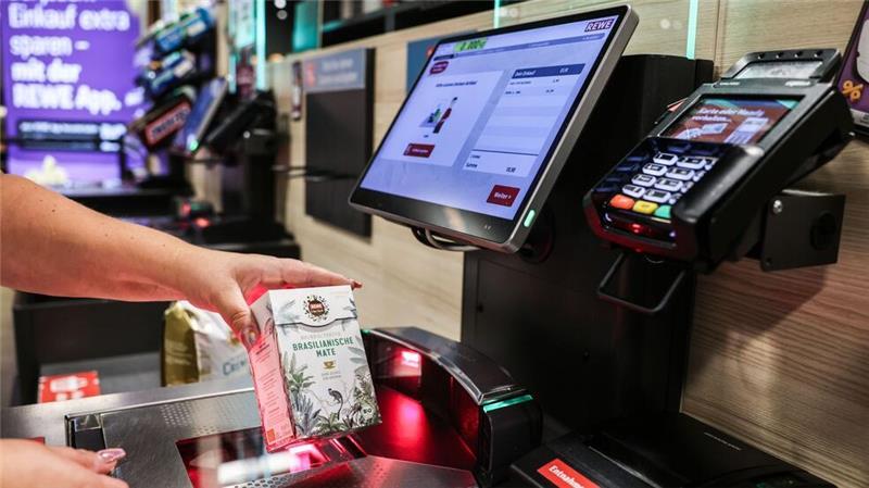 In Deutschland gibt es Experten zufolge inzwischen weit über 20.000 Selbstbedienungskassen.