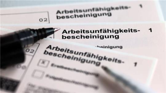In Deutschland ist jüngst eine Debatte ums Krankmelden entbrannt.