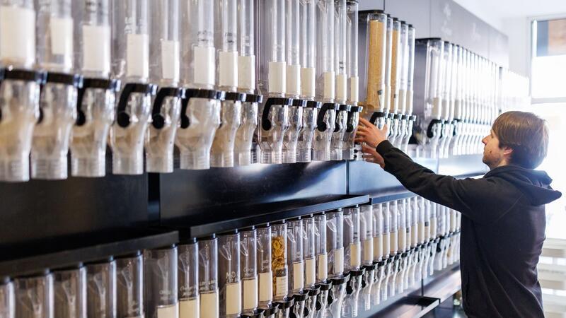 In Deutschland kämpfen viele Unverpackt-Läden um ihre Existenz.