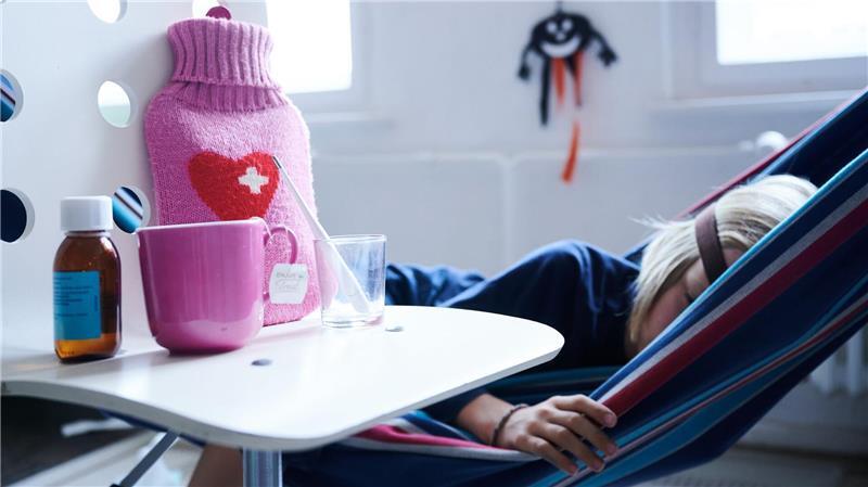 In Deutschland können beide Elternteile zusammen für ein krankes Kind jährlich 15 Arbeitstage freinehmen.