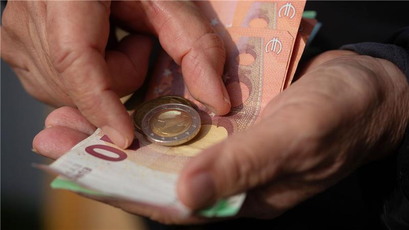 In Deutschland sind die Bezüge aus der gesetzlichen Rente im Schnitt nicht üppig. (Archivbild)