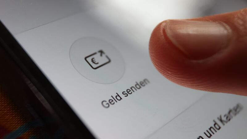 Neues europäisches Bezahlsystem Wero – Wo man mit dem Handy zahlen kann In Deutschland sind zum Start des Bezahlsystems Wero die Sparkassen und Volksbanken mit an Bord.
