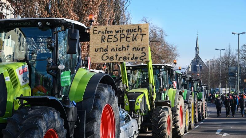 Warum Landwirte in Europa protestieren In Deutschland war der Protest am geplanten Ende der Subventionen etwa für Agrardiesel entbrannt.