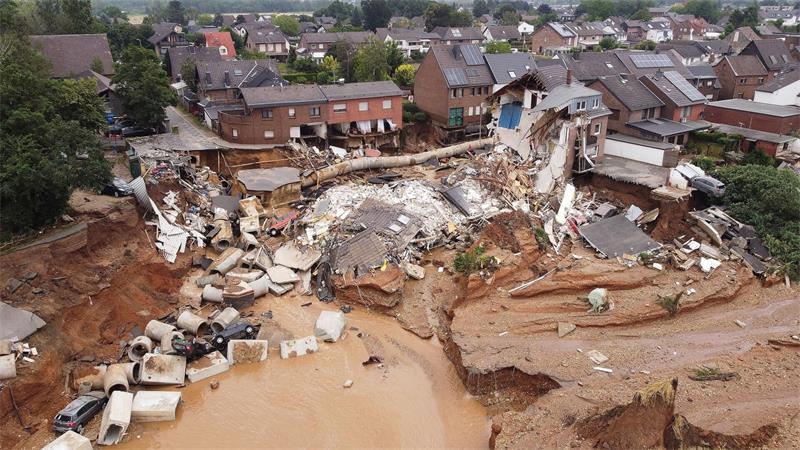 In Erftstadt war das Ausmaß der Zerstörung nach dem Unwetter groß. (Archivbild)