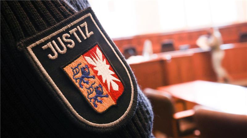 In Flensburg musste eine Prozess-Zuschauerin eine Halskette mit Davidstern ablegen. (Symbolbild)