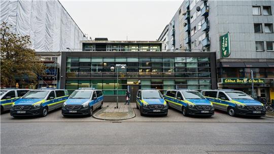 In Frankfurt am Main wird gegen 17 Polizisten ermittelt - unter anderem wegen des Verdachts der Körperverletzung im Amt.