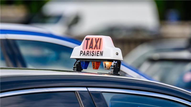Der langsame Abschied vom Taxi-Beige In Frankreich gibt es keine festgelegte Farbe für Taxis, jedoch sind die meisten silber, grau oder schwarz. (Archivbild)