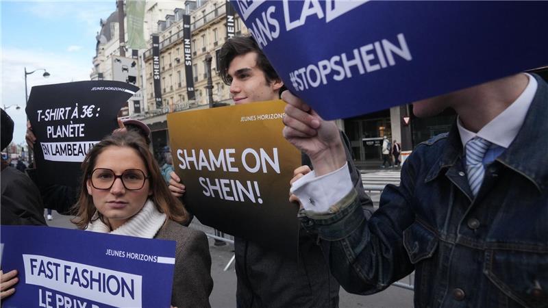 In Frankreich kam es nach einem Skandal um Sexpuppen zu Protesten gegen das Fast-Fashion-Unternehmen Shein. (Archivbild) 