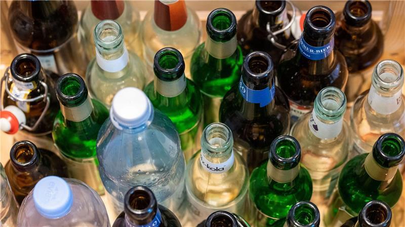 In Fredenbeck hatte es ein Mann auf Flaschenpfand abgesehen (Symbolbild).