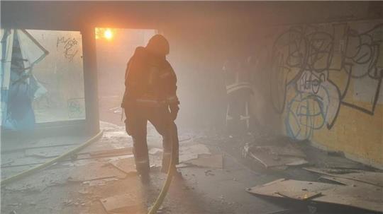 In Fredenbeck musste die Feuerwehr einen Brand in einem Schuppen löschen.